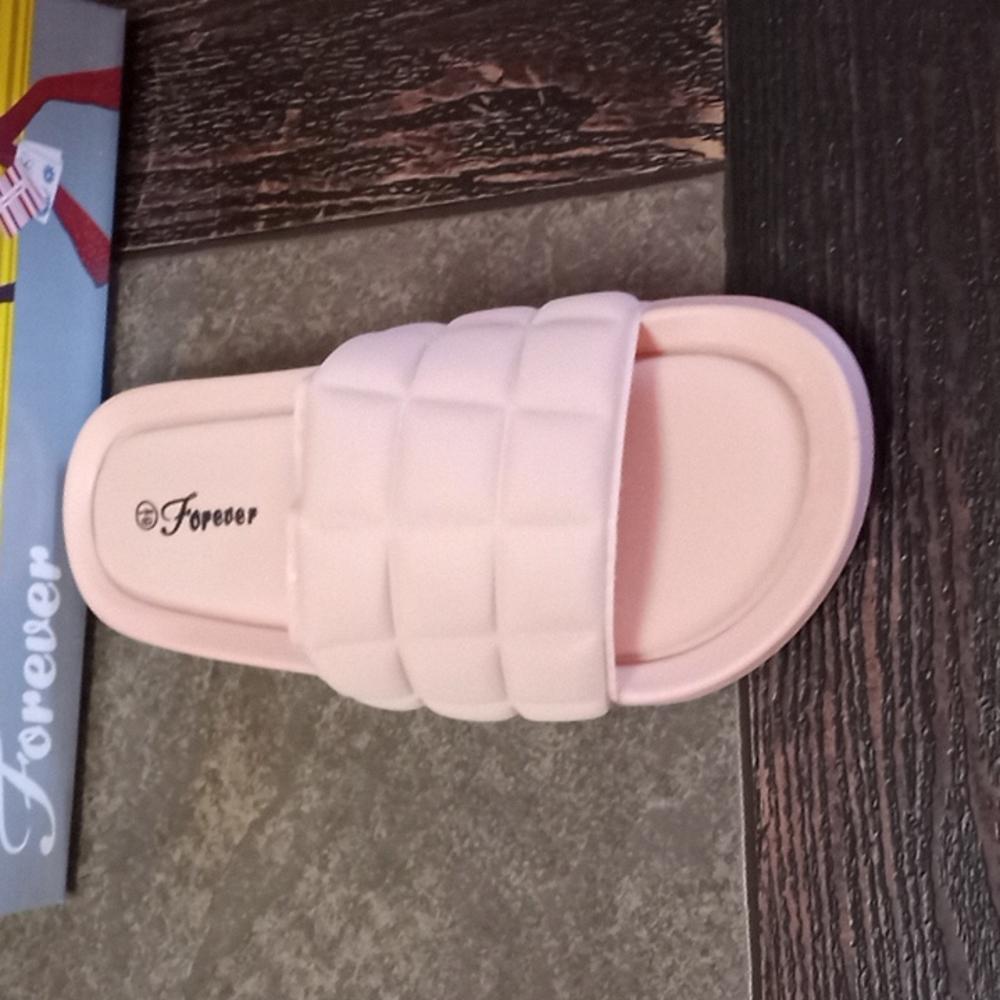 Pink Slipers - Picture 5 of 5